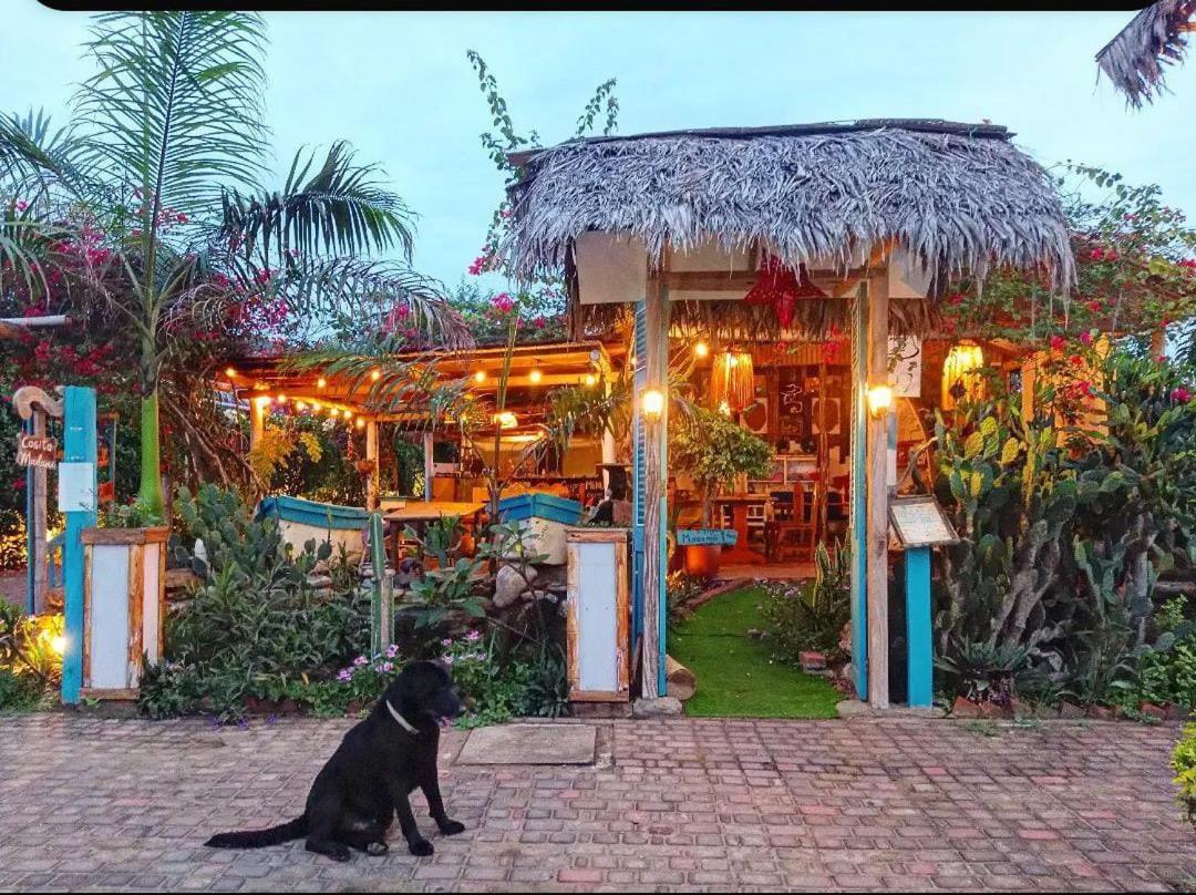 Отель Cafe Madame Пуэрто-Лопес Экстерьер фото