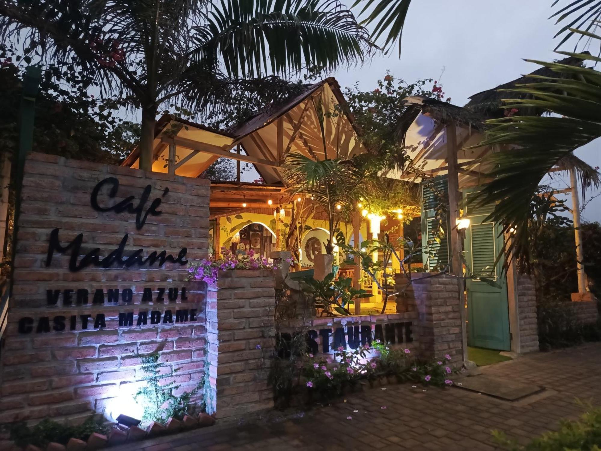 Отель Cafe Madame Пуэрто-Лопес Экстерьер фото